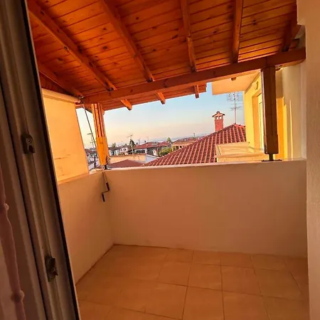 New! Bright 2 Bedroom In Apartment *